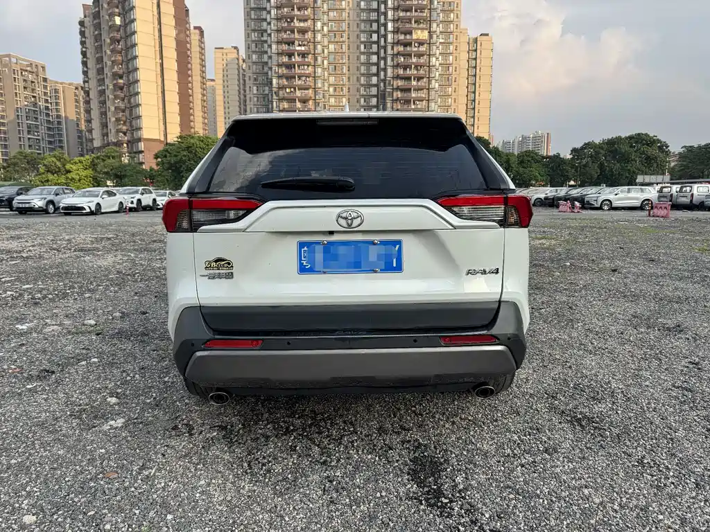 Toyota RAV4 — миниатюра 3