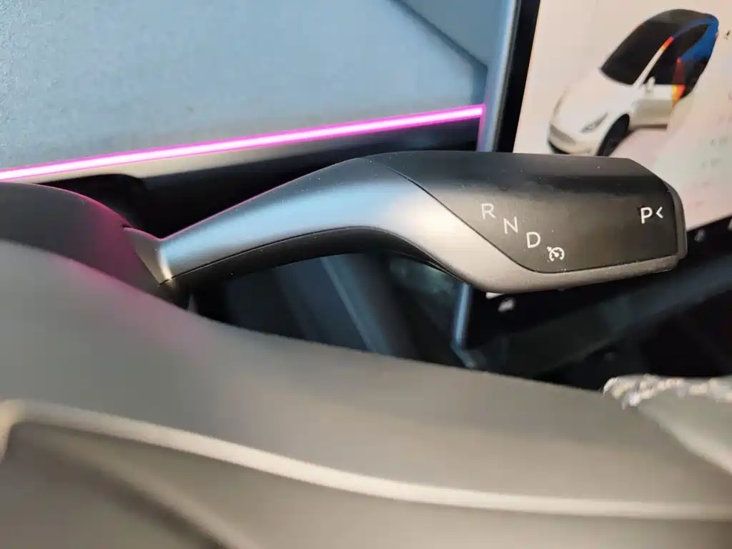 Tesla Model Y — миниатюра 11