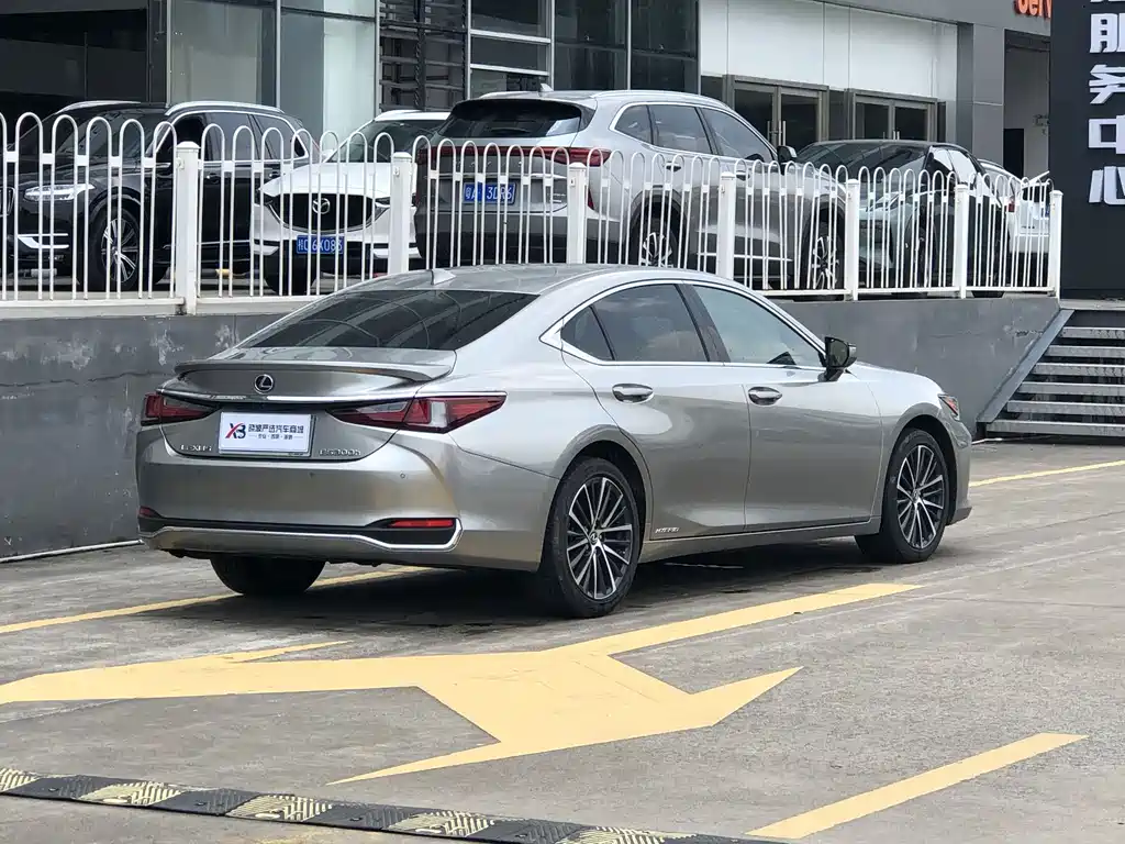 Lexus ES — миниатюра 4