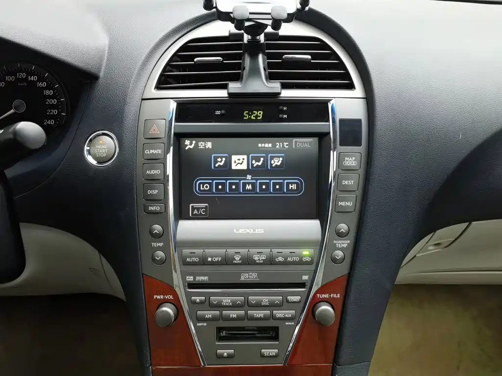 Lexus ES — миниатюра 12