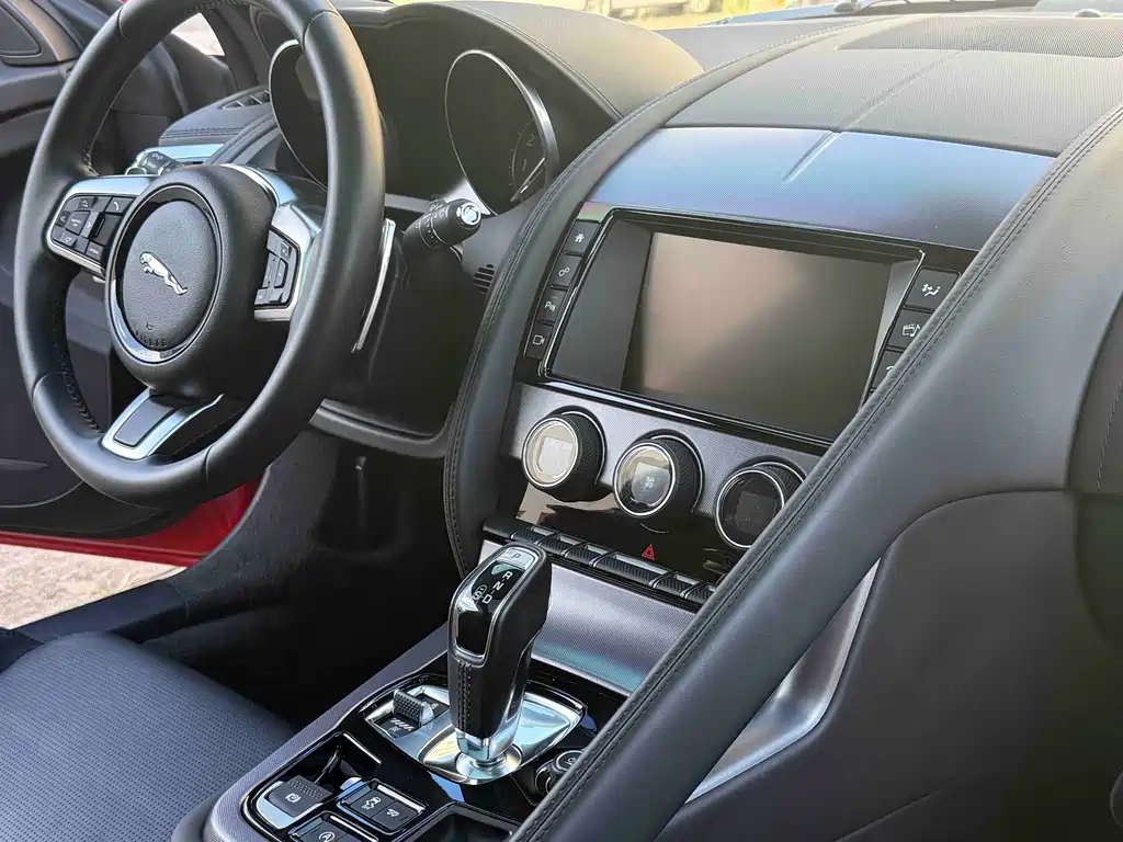 Jaguar F-TYPE — миниатюра 6