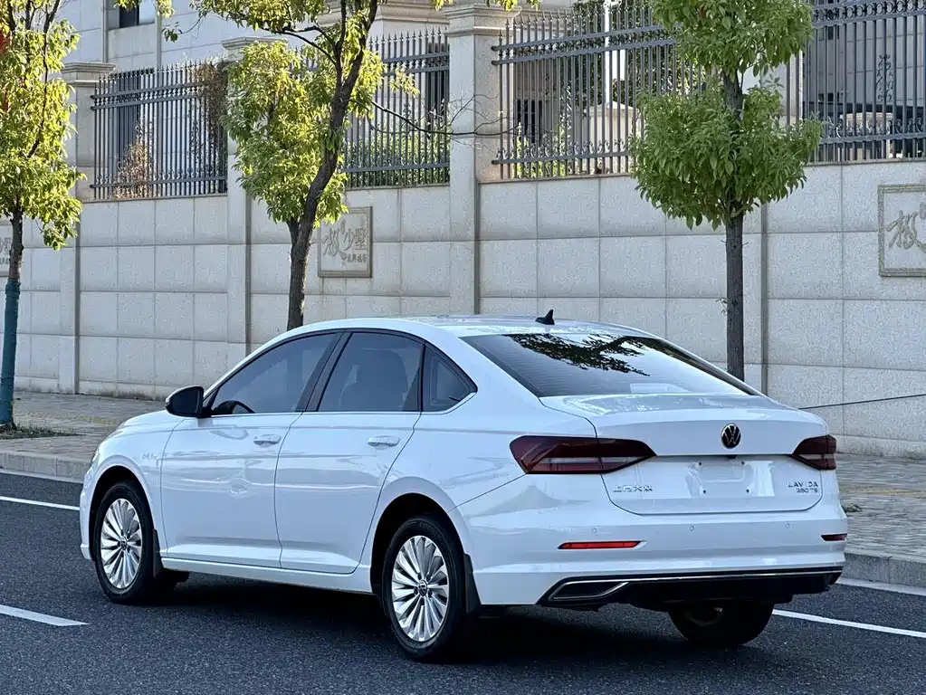 Volkswagen Lavida — миниатюра 4