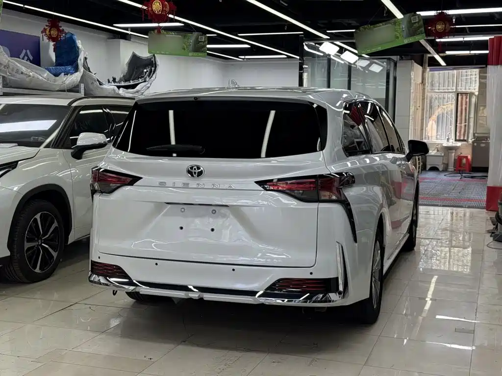 Toyota Sienna — миниатюра 16