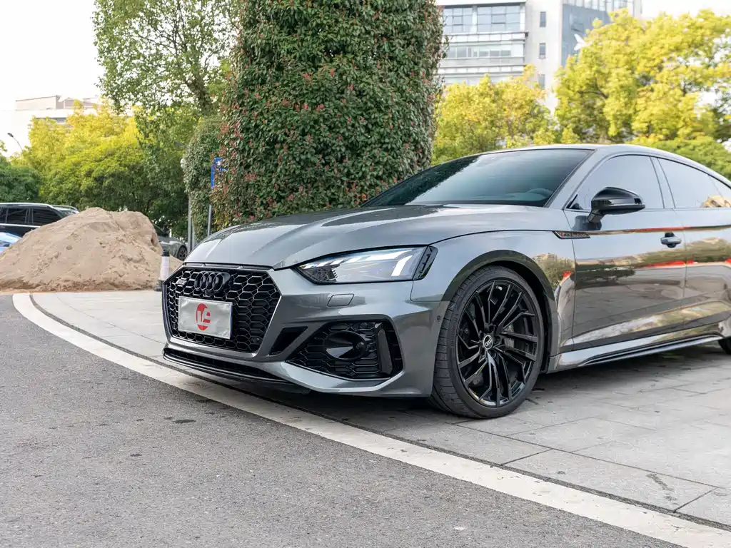 AUDI RS 5