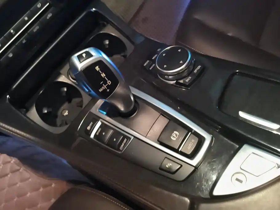 BMW 5 Series — миниатюра 16