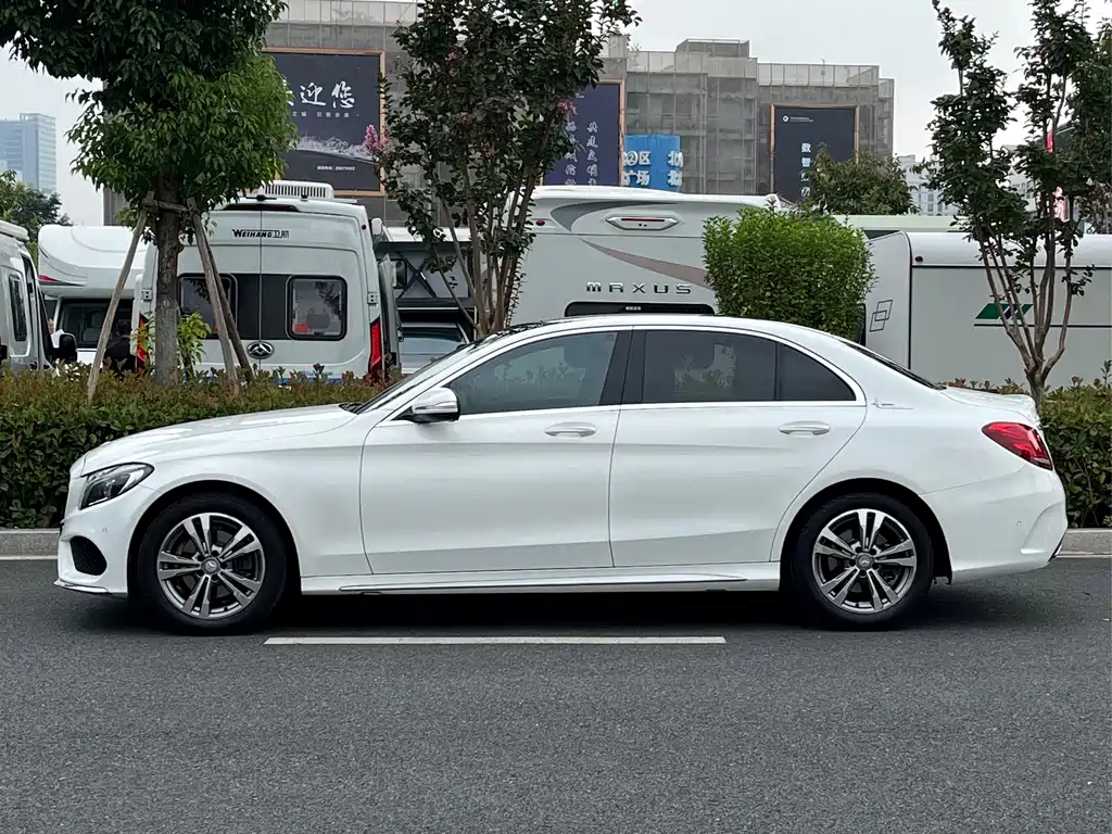 Mercedes-Benz C-Class — миниатюра 3