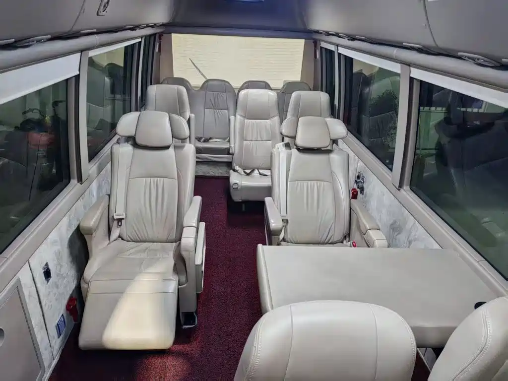 Toyota Coaster — миниатюра 6