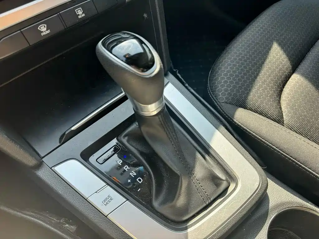 Hyundai Elantra — миниатюра 9