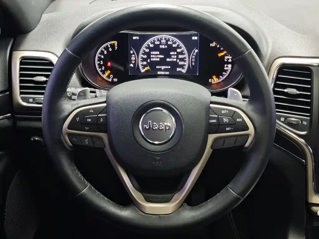 Jeep Grand Cherokee (Import) — миниатюра 13