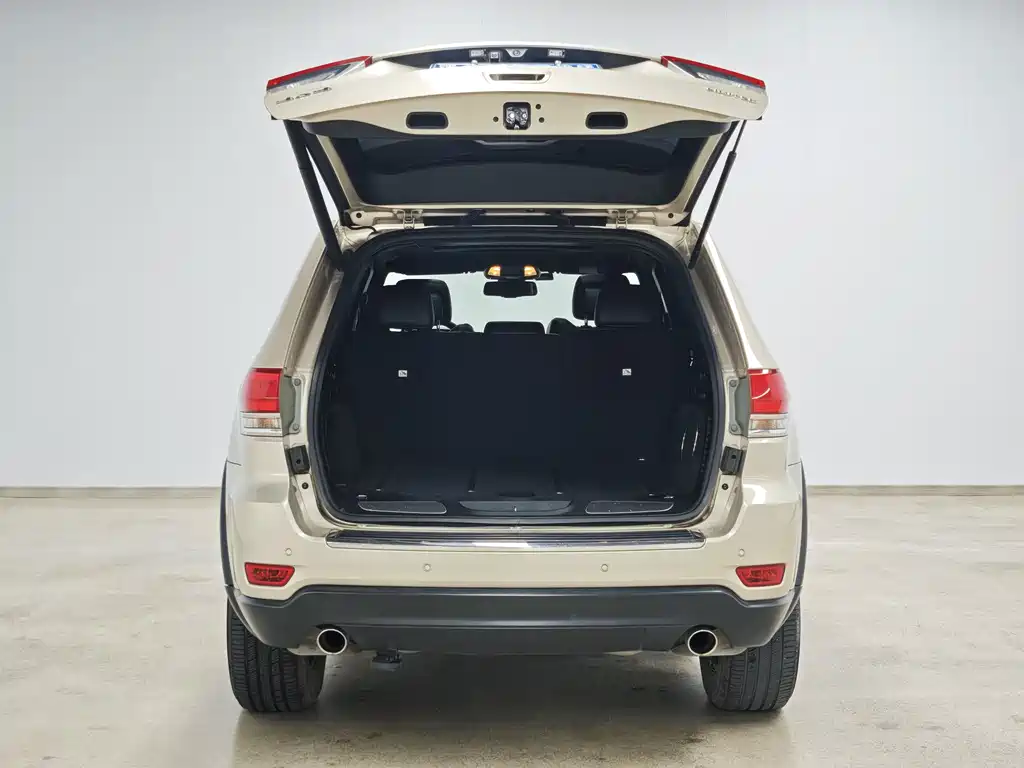 Jeep Grand Cherokee (Import) — миниатюра 6