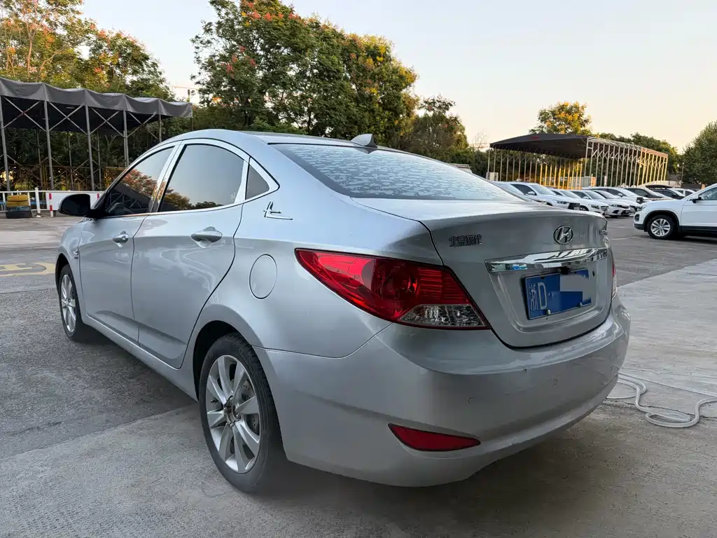 Hyundai Verna — миниатюра 5