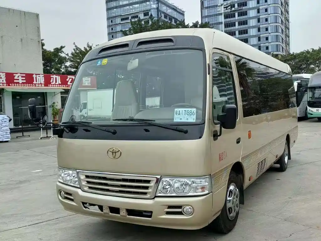 Toyota Coaster — миниатюра 2
