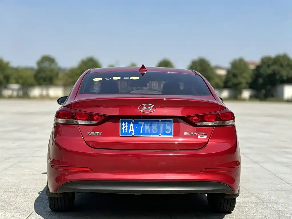 Hyundai Elantra — миниатюра 5