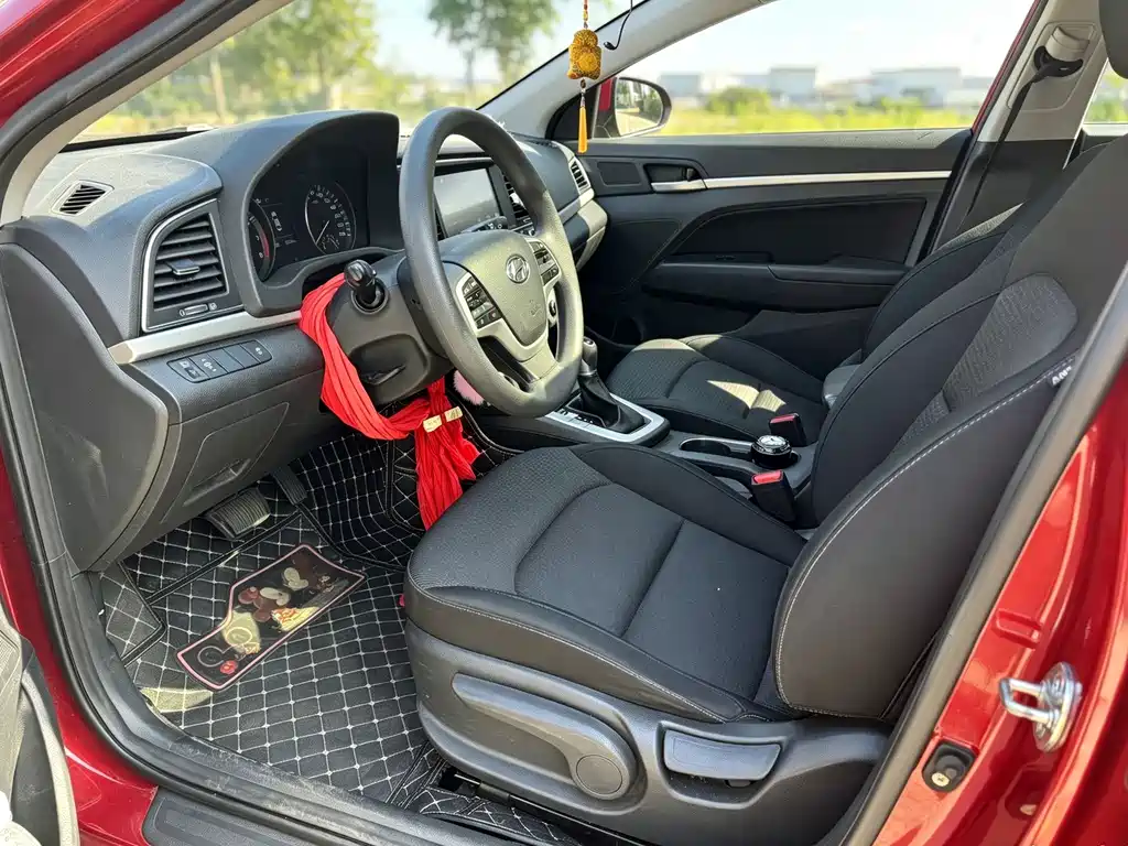 Hyundai Elantra — миниатюра 6