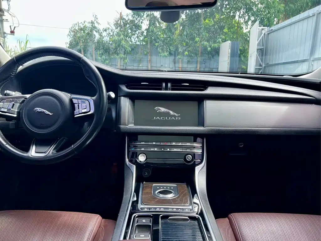 Jaguar XFL — миниатюра 11