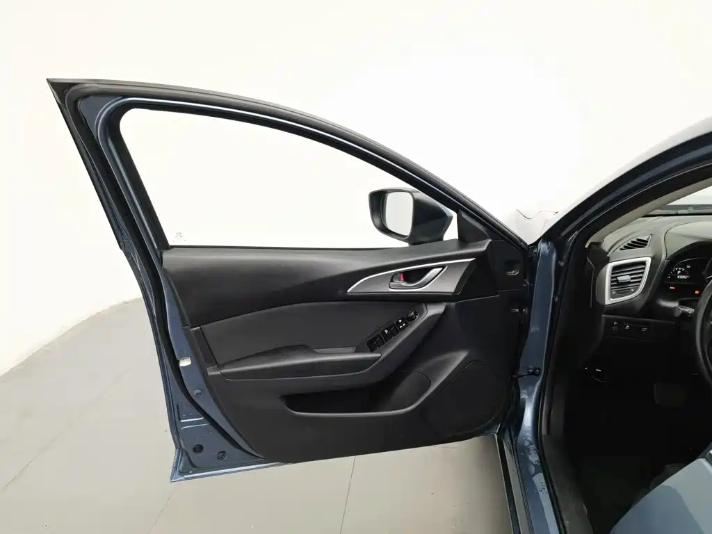 Mazda 3 Axela — миниатюра 8