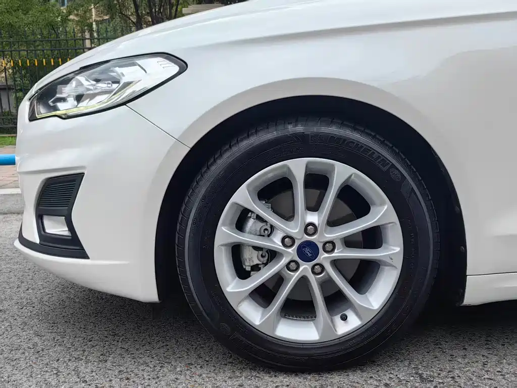 Ford Mondeo — миниатюра 10