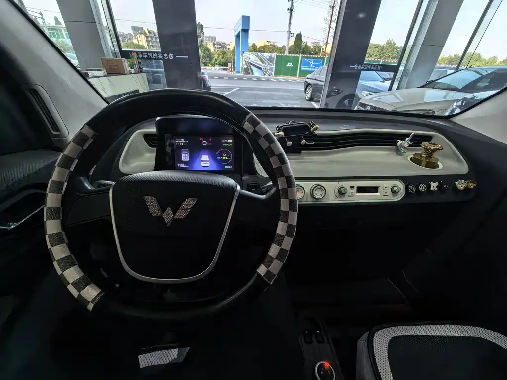 Wuling MINIEV — миниатюра 11