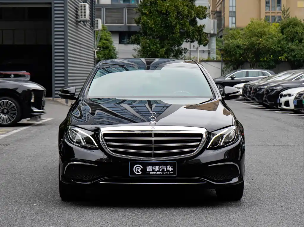 Mercedes-Benz E-Class — миниатюра 2
