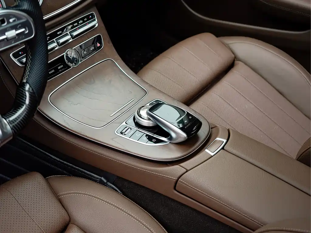 Mercedes-Benz E-Class — миниатюра 15