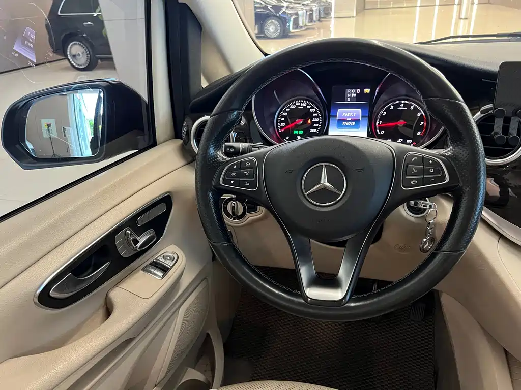 Mercedes-Benz V-Class — миниатюра 15
