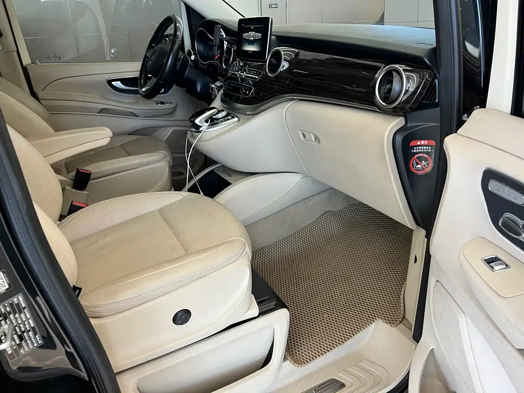 Mercedes-Benz V-Class — миниатюра 23
