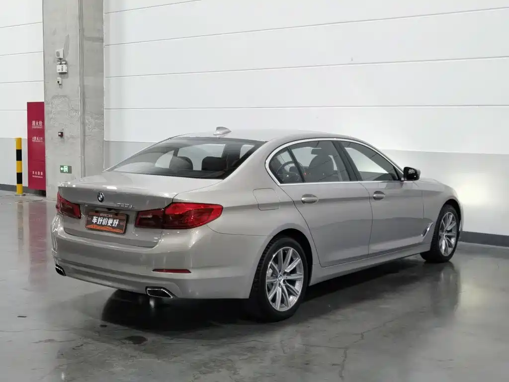 BMW 5 Series — миниатюра 2