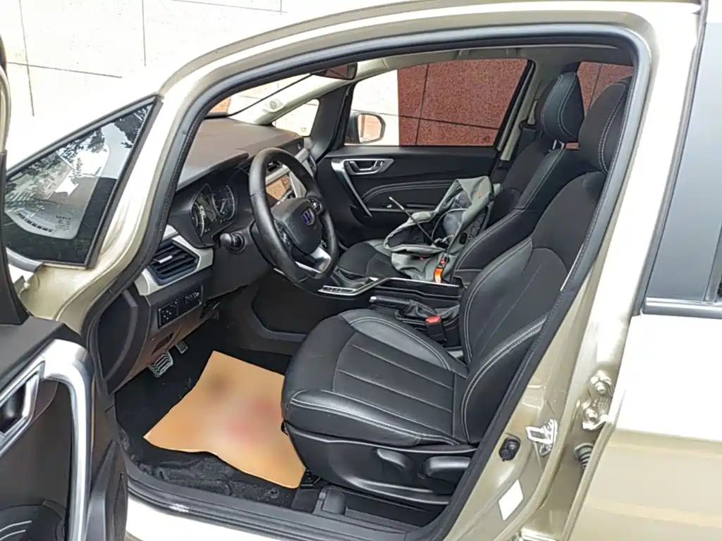 Geely Vision X3 — миниатюра 15