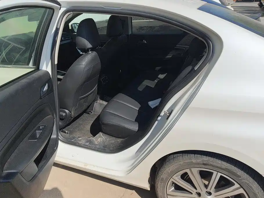 Peugeot 408 — миниатюра 11