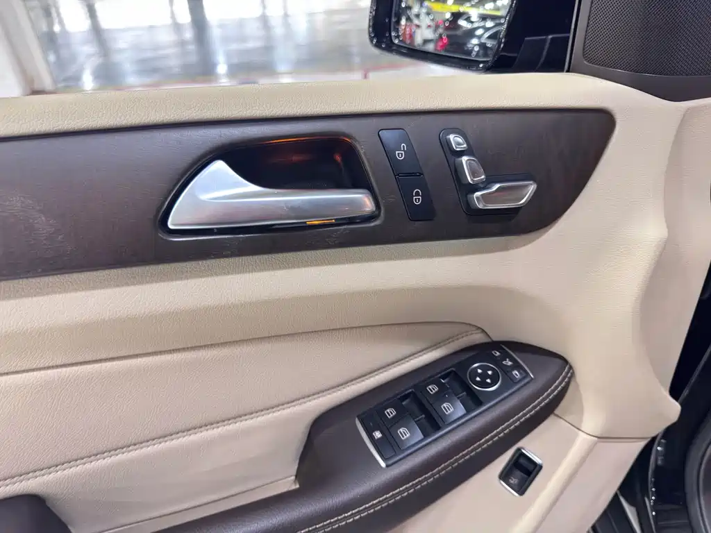 Mercedes-Benz GLE (Import) — миниатюра 18
