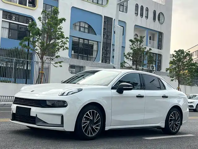 2022 Lynk & Co 03