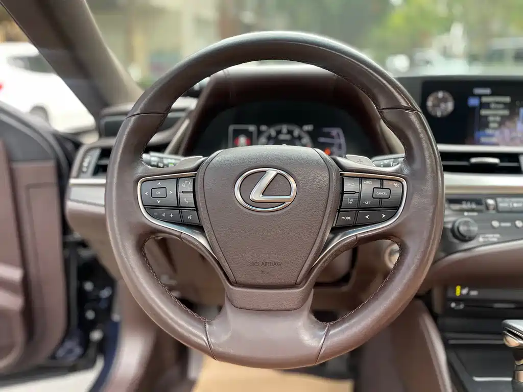 Lexus ES 2018 200 V