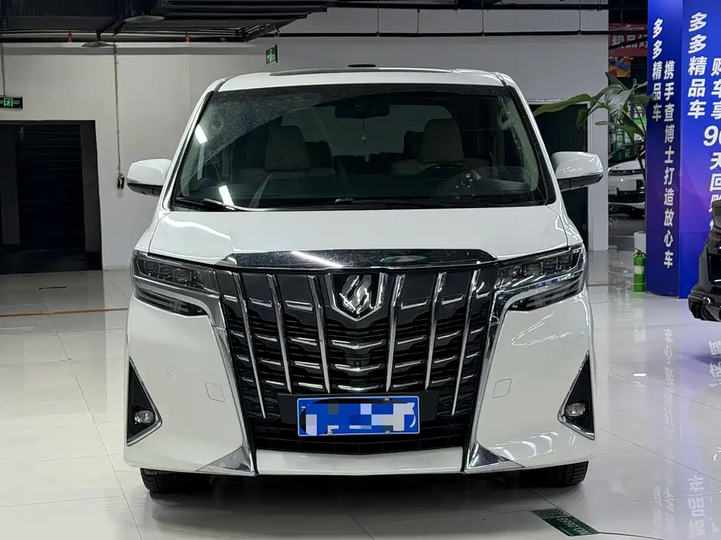 Toyota Alphard — миниатюра 2
