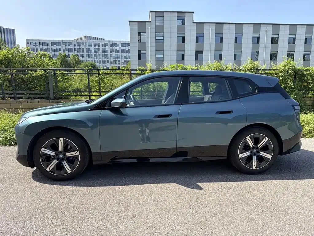 BMW iX — миниатюра 3