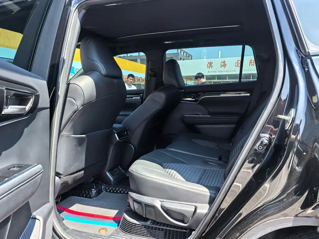 Toyota Crown Kluger — миниатюра 3