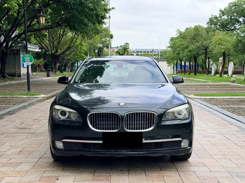 BMW 7 Series — миниатюра 2