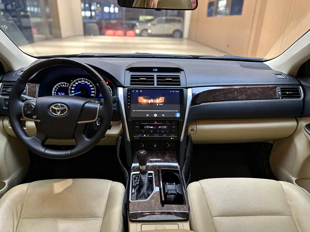 TOYOTA CAMRY