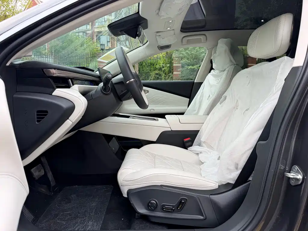 Lynk & Co 10 — миниатюра 7