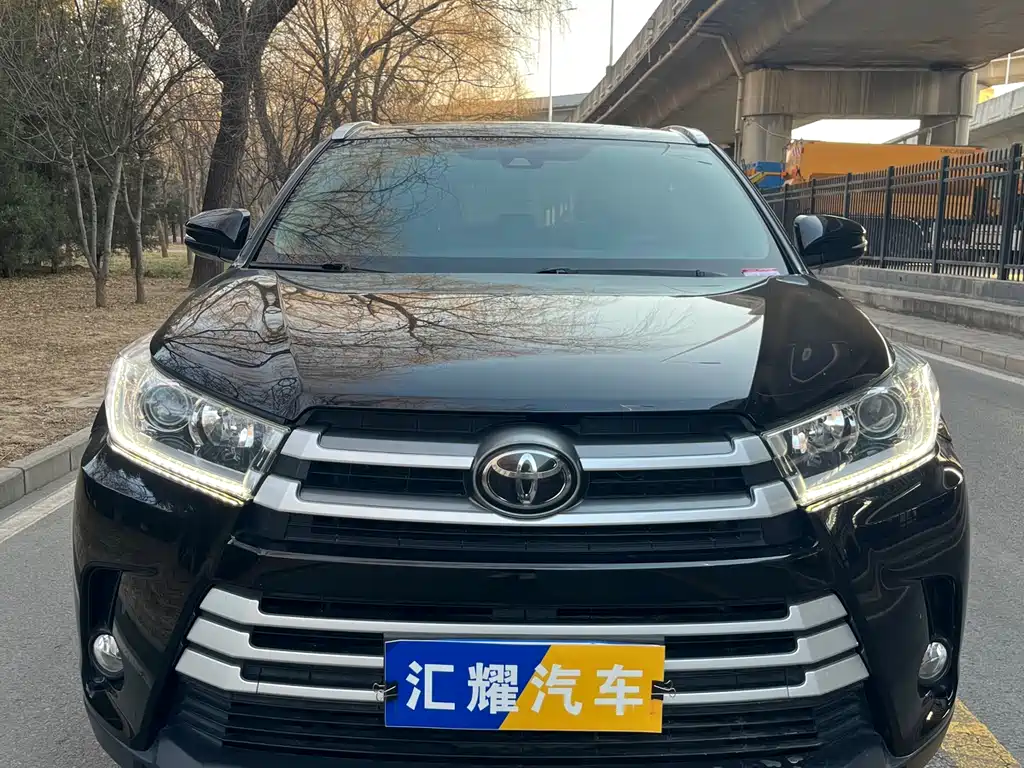 TOYOTA HIGHLANDER