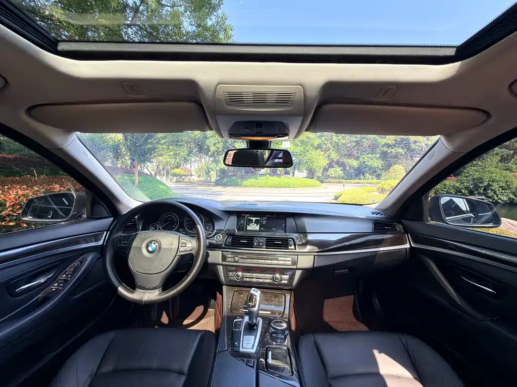 BMW 5 Series — миниатюра 7