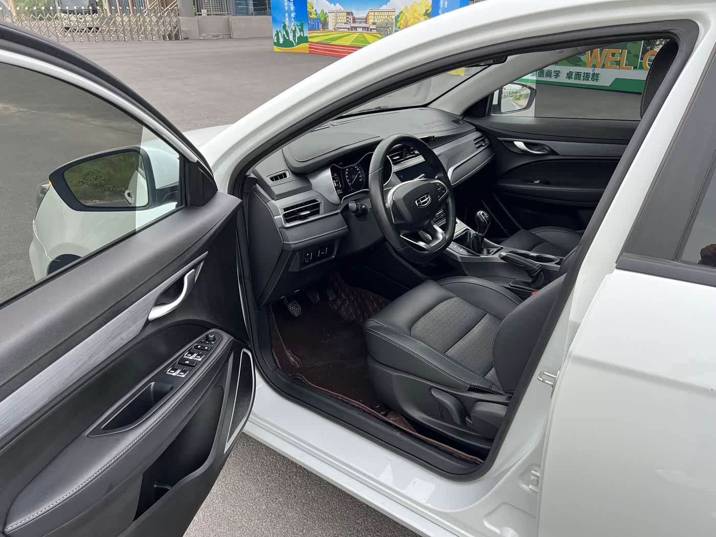 Geely Emgrand 1.5 л 2021 г. Белый, пробег 42000 км