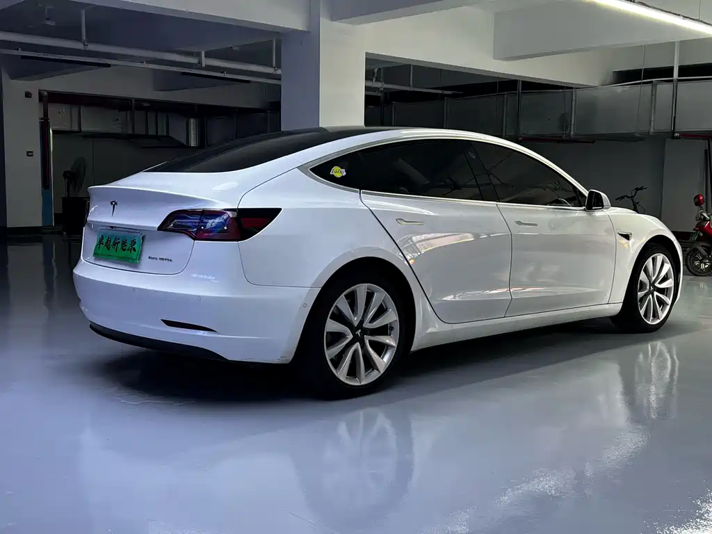 Tesla Model 3 — миниатюра 13