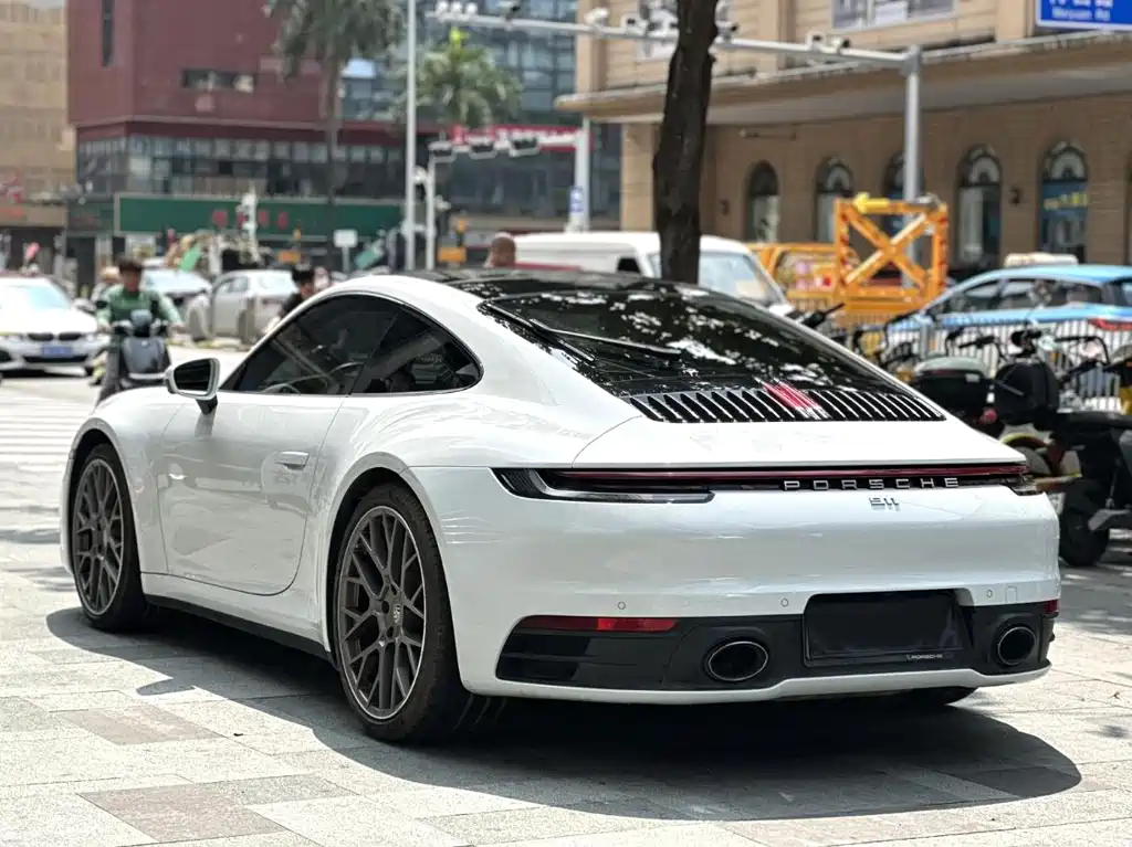 PORSCHE 911