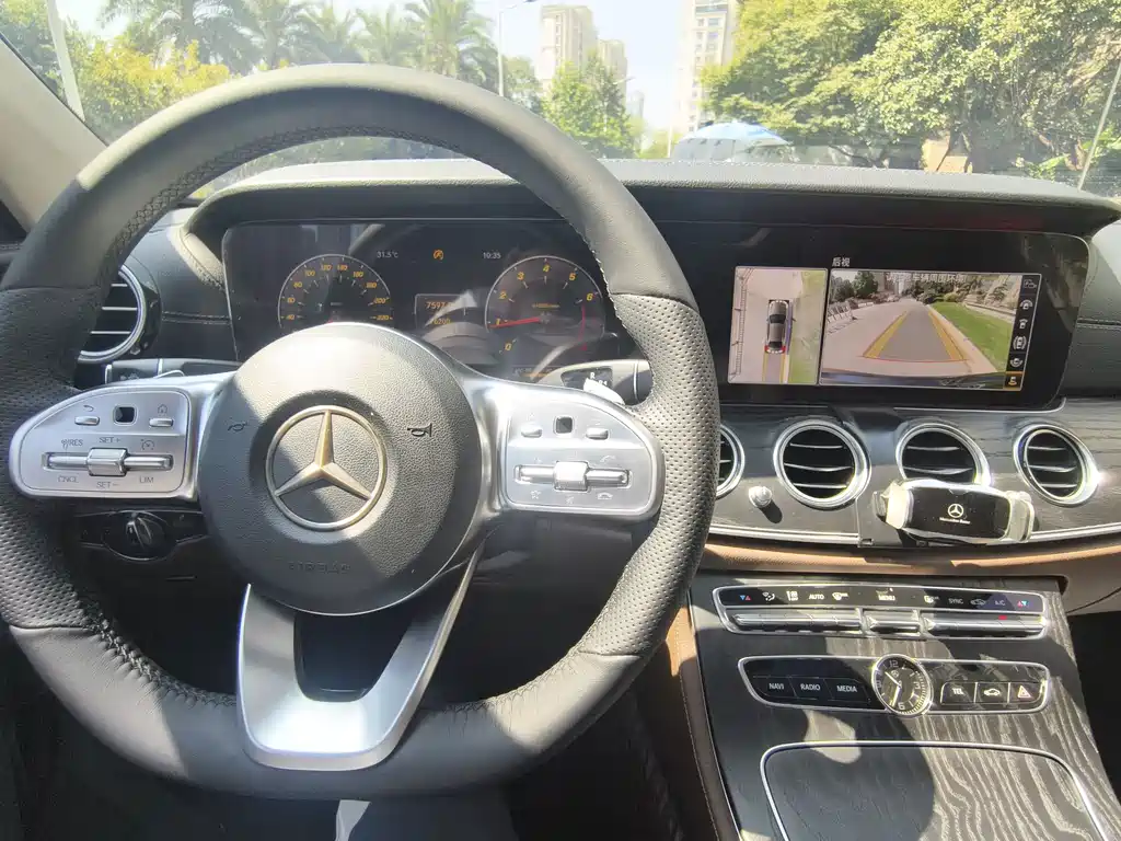 Mercedes-Benz E-Class — миниатюра 15