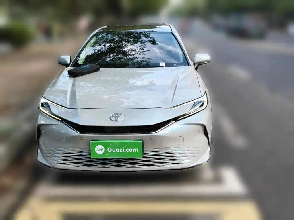 Toyota Camry — миниатюра 2