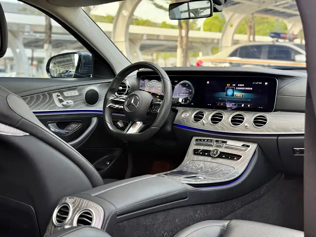 MERCEDES-BENZ E CLASS