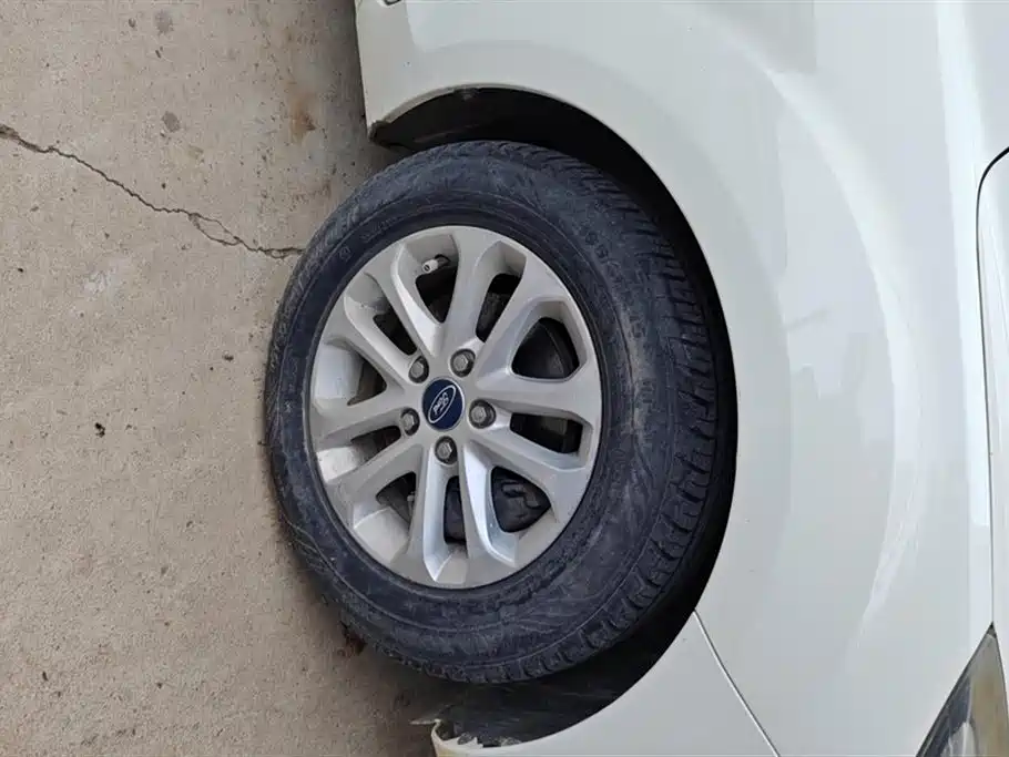 Ford Focus 2013 1.8L MT