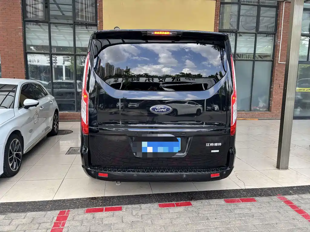 Ford Tourneo — миниатюра 6