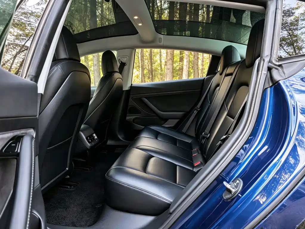 Tesla Model 3 — миниатюра 11