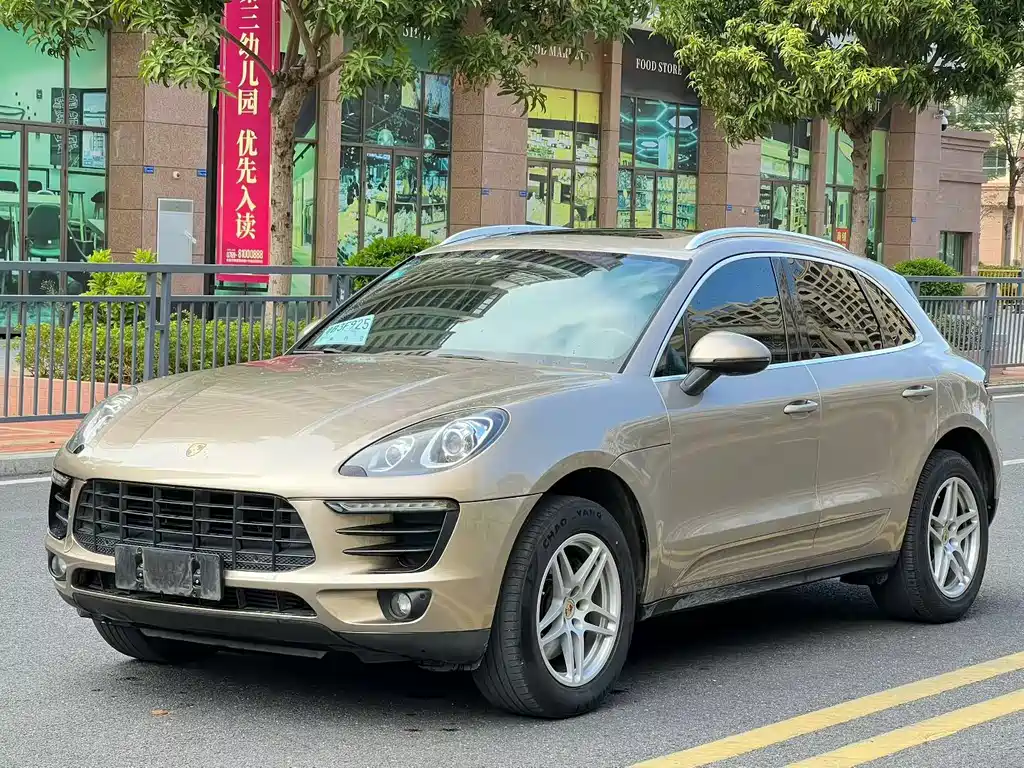 PORSCHE MACAN